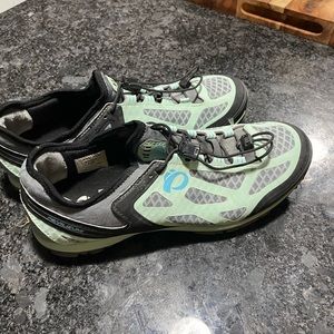 Peal Izumi bike shoes with cleats size 42(euro)